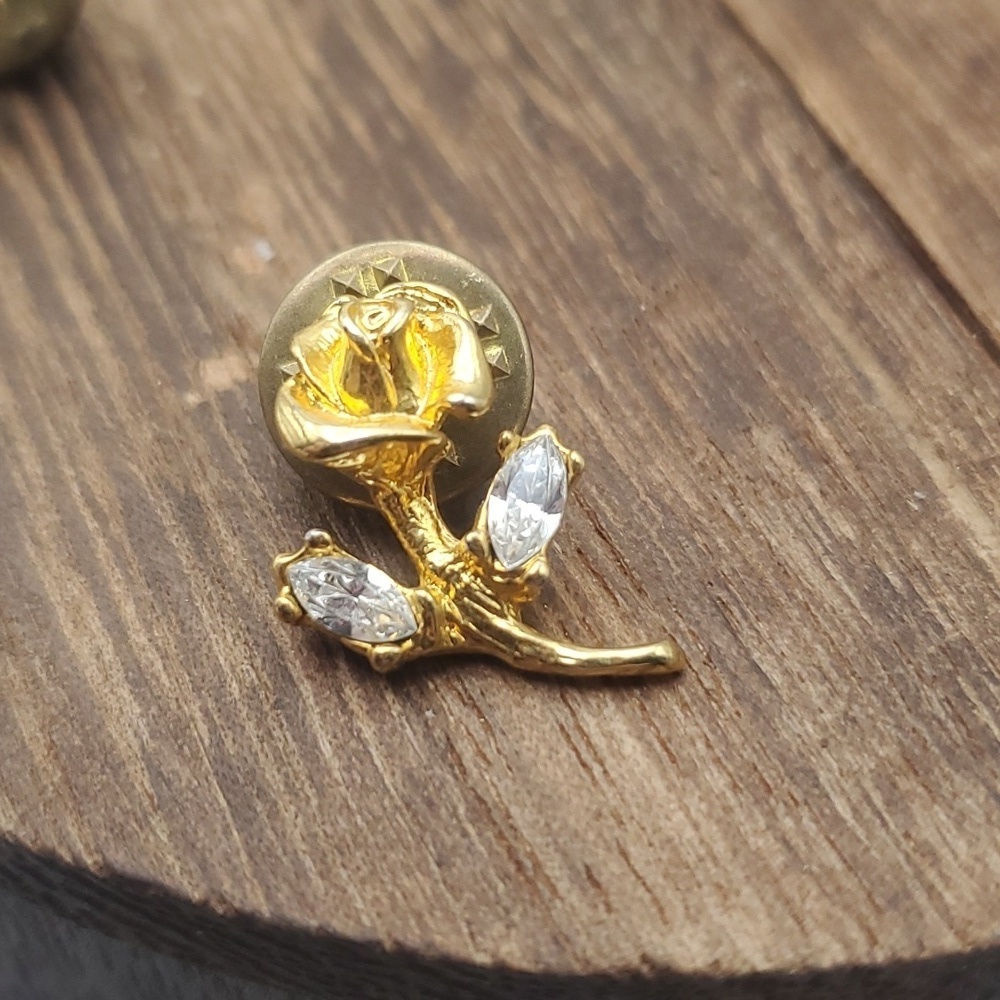 B650 kissed by a rose crystal pin